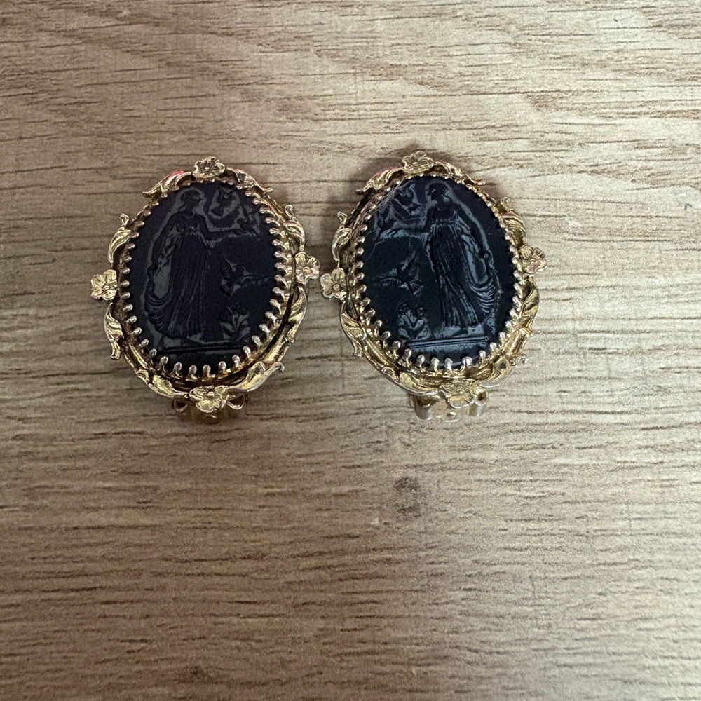 Vintage Black and Gold Whiting & Davis Cameo clip on Earrings